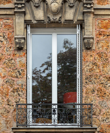 Pourquoi la menuiserie PVC reste un incontournable pour vos fenêtres et portes en Seine-Saint-Denis ?